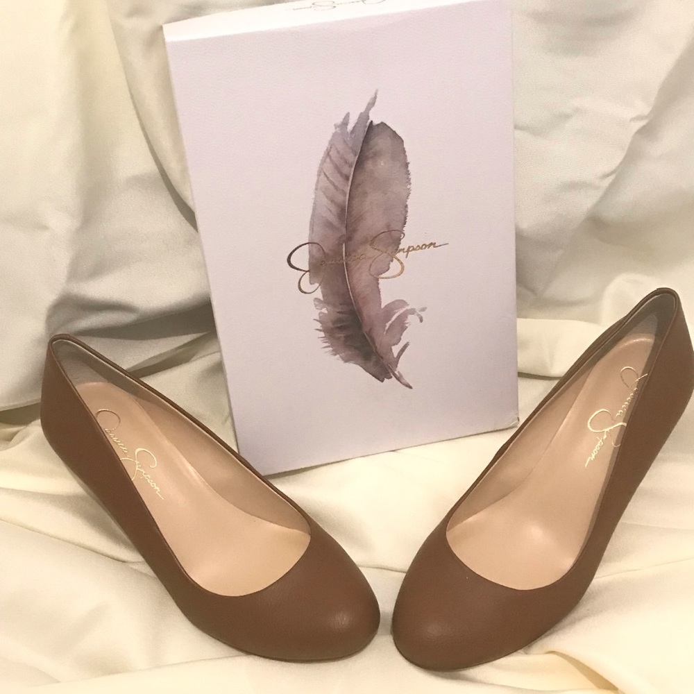Brown like new women wedges. Worn once.